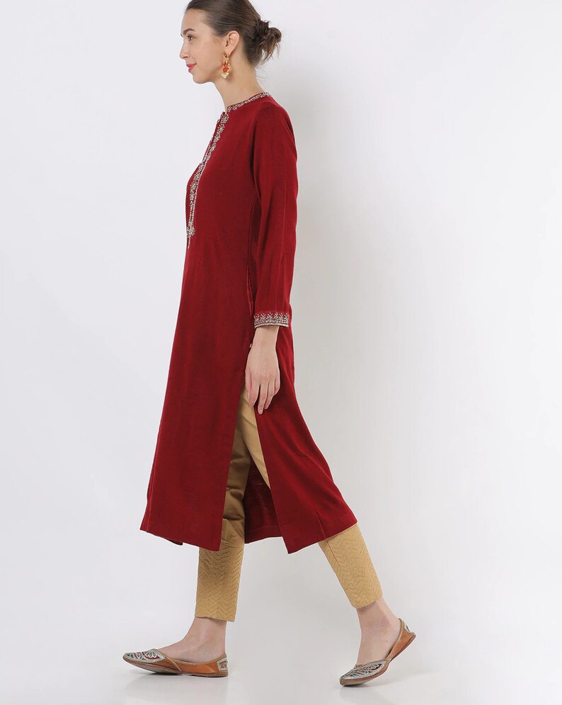Long Women/ Kurta/ Black Yoke Design Straight Kurta/Mandarin Collar/Llong Sleeves/ Straight hem/Pockets/Side Slits/ Embrodiery/ Beaded