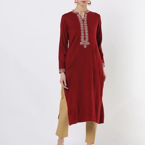 Long Women/ Kurta/ Black Yoke Design Straight Kurta/Mandarin Collar/Llong Sleeves/ Straight hem/Pockets/Side Slits/ Embrodiery/ Beaded