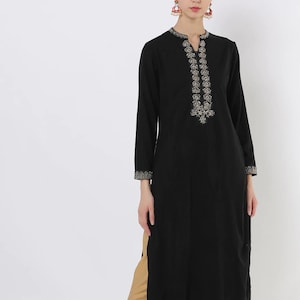 Long Women/ Kurta/ Black Yoke Design Straight Kurta/Mandarin Collar/Llong Sleeves/ Straight hem/Pockets/Side Slits/ Embrodiery/ Beaded