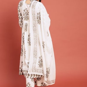 Women Solid Thread Work/ Embroidered/Tunic/Cotton Silk Kurta with Trousers