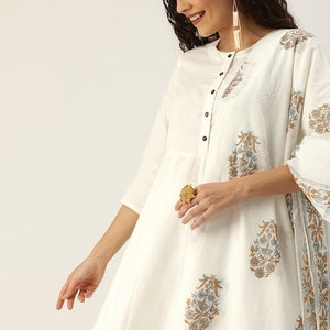 Women Solid Thread Work/ Embroidered/Tunic/Cotton Silk Kurta with Trousers