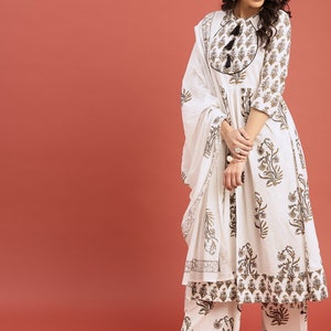 Women Solid Thread Work/ Embroidered/Tunic/Cotton Silk Kurta with Trousers