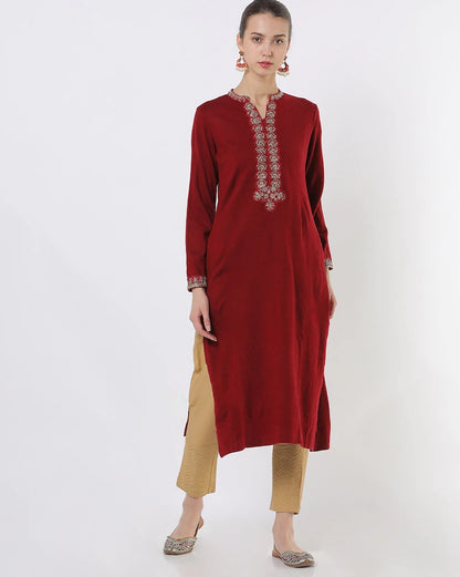 Long Women/ Kurta/ Black Yoke Design Straight Kurta/Mandarin Collar/Llong Sleeves/ Straight hem/Pockets/Side Slits/ Embrodiery/ Beaded