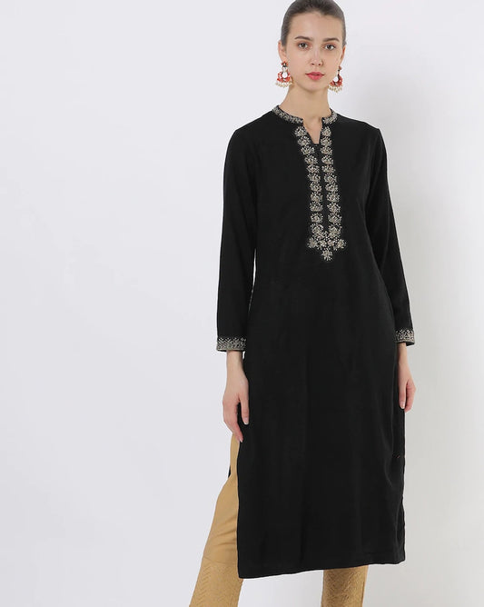 Long Women/ Kurta/ Black Yoke Design Straight Kurta/Mandarin Collar/Llong Sleeves/ Straight hem/Pockets/Side Slits/ Embrodiery/ Beaded