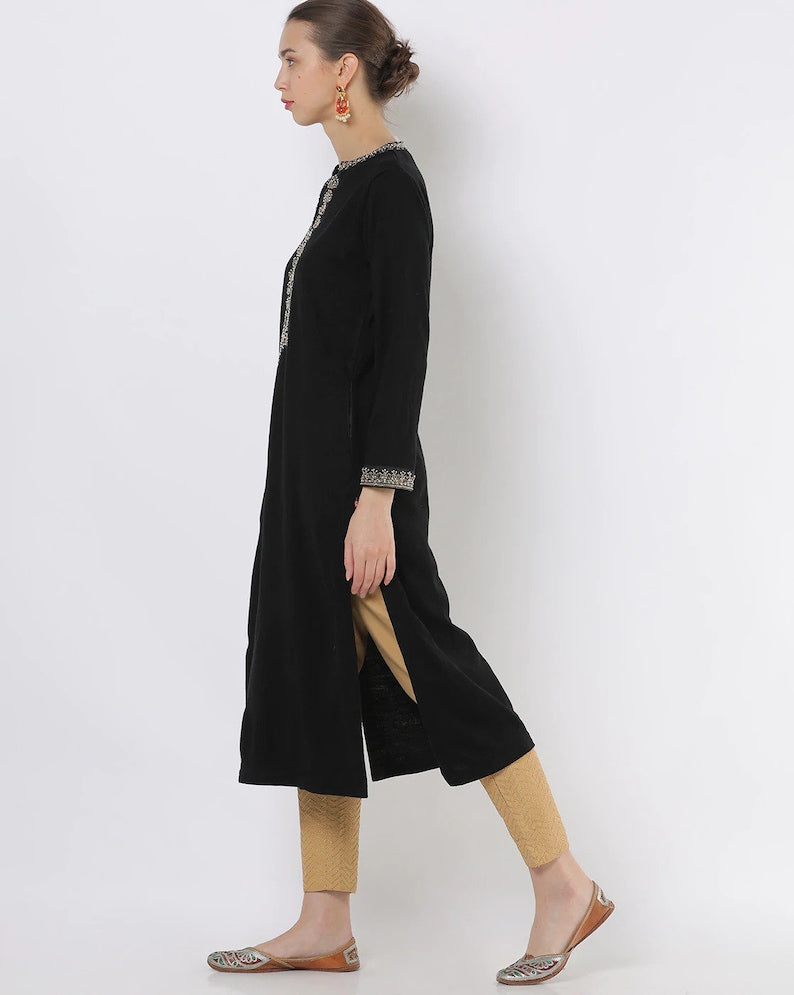 Long Women/ Kurta/ Black Yoke Design Straight Kurta/Mandarin Collar/Llong Sleeves/ Straight hem/Pockets/Side Slits/ Embrodiery/ Beaded