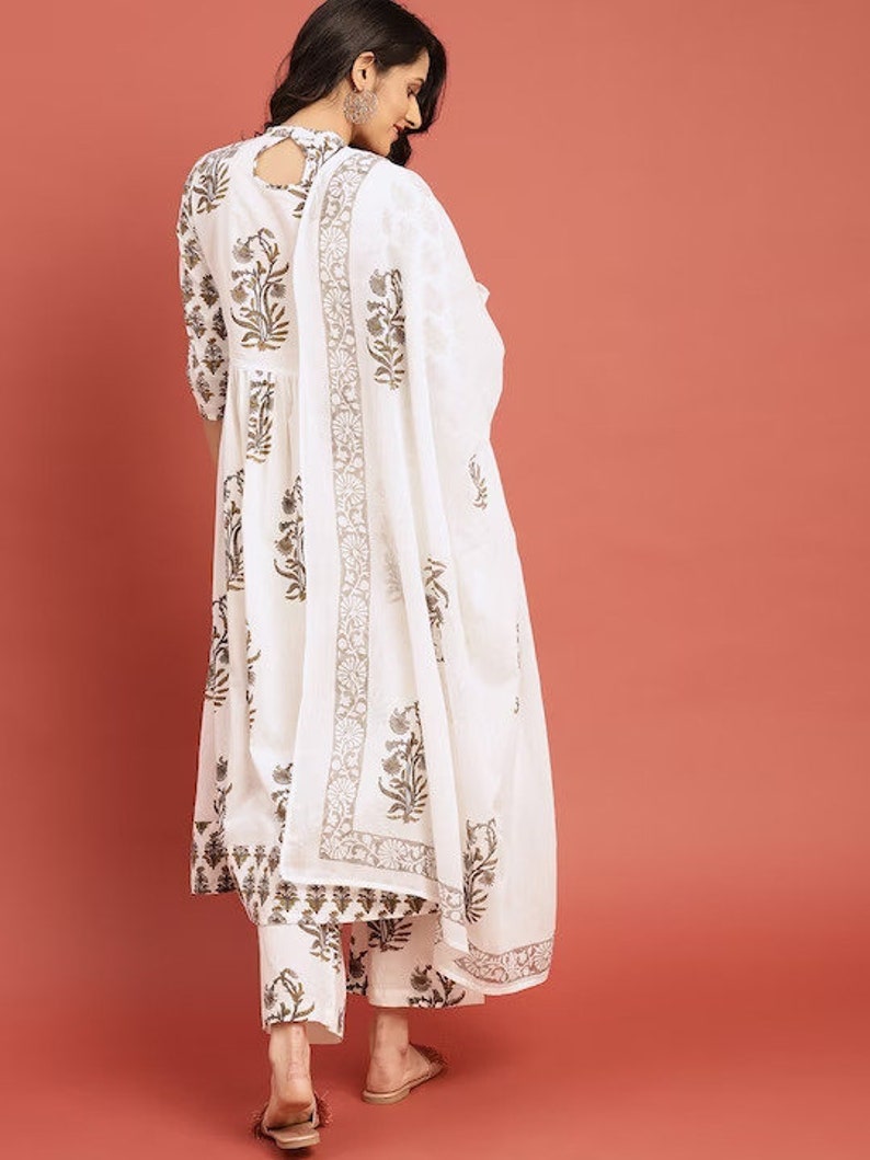 Women Solid Thread Work/ Embroidered/Tunic/Cotton Silk Kurta with Trousers